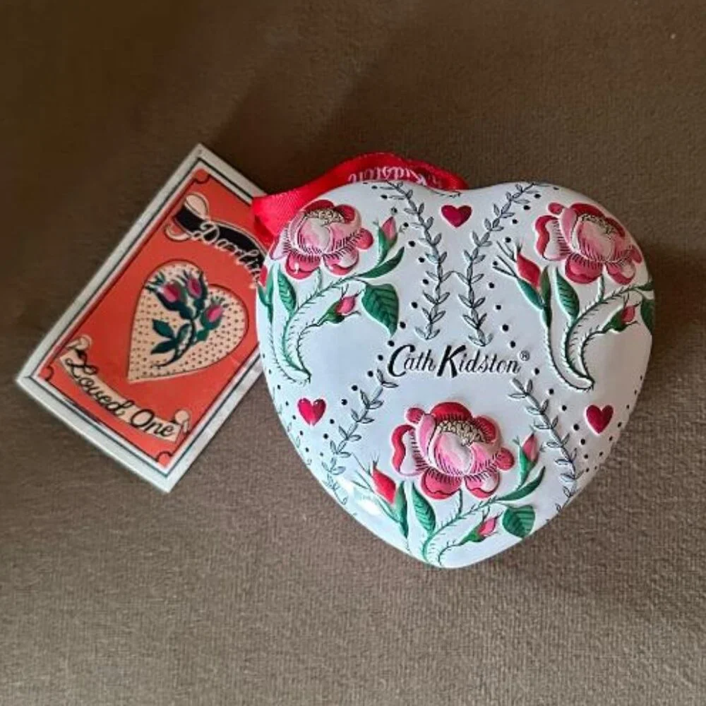 GIFT SOAP Heart Soap in an embossed Heart Tin